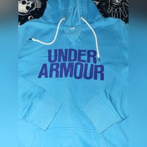 Under armour women's hoodie size xl.